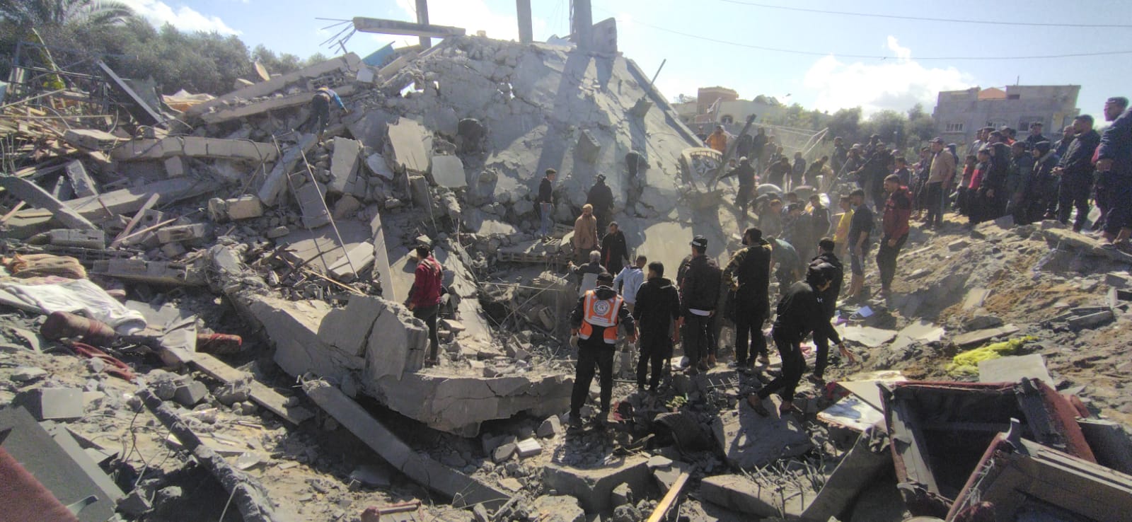 الإعلامي الحكومي: الاحتلال قصف 29 منزلاً وقتل 127 شهيدا أكثرهم نساء وأطفال
