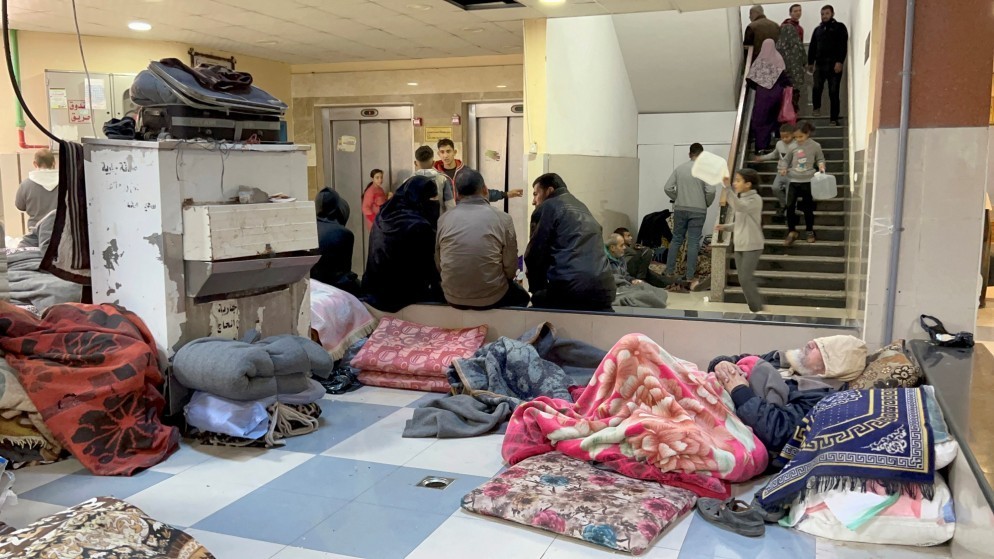 صحة غزة: الاحتلال يحتجز المئات بمجمع ناصر الطبي في ظروف قاسية