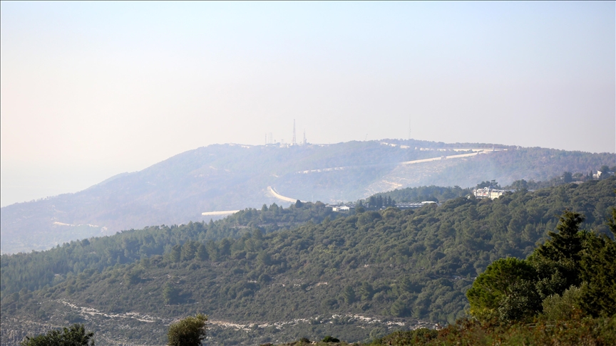4 شهداء بغارة إسرائيلية وسط لبنان
