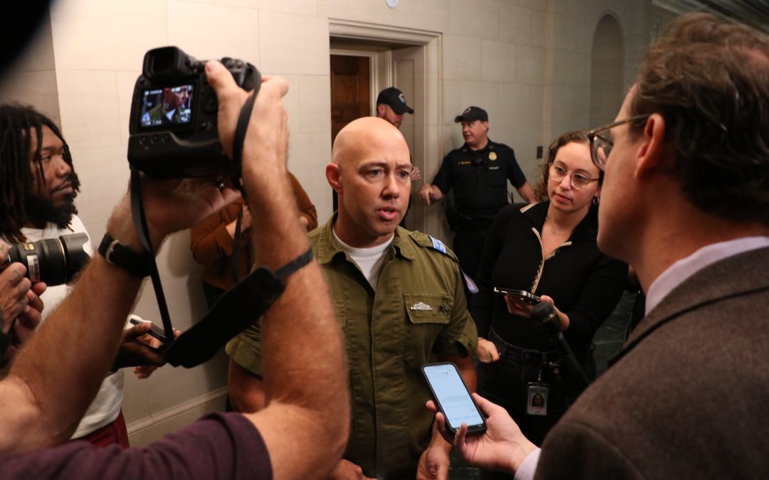 رغم إحراجه من نشطاء حقوقيين.. عضو في الكونغرس الأمريكي يدعو لتدمير غزة