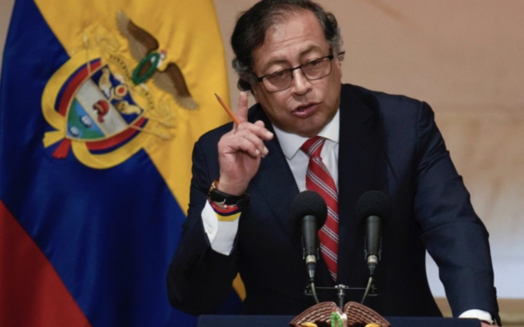 رئيس كولومبيا يصف مجزرة الطحين بـ “الهولوكوست” ويوقف شراء السلاح الإسرائيلي