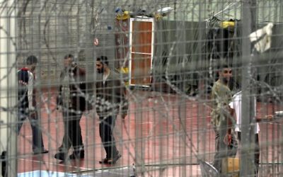 نقلاً عن أسير محرر: الأسرى في سجون الاحتلال يواجهون الموت البطيء