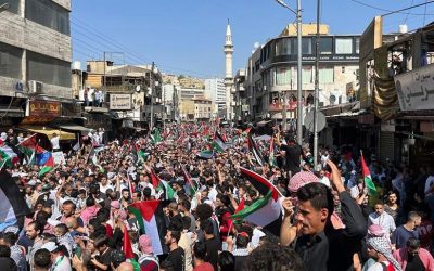 آلاف الأردنيين يخرجون في مسيرة حاشدة تنديدًا بالعدوان على غزة