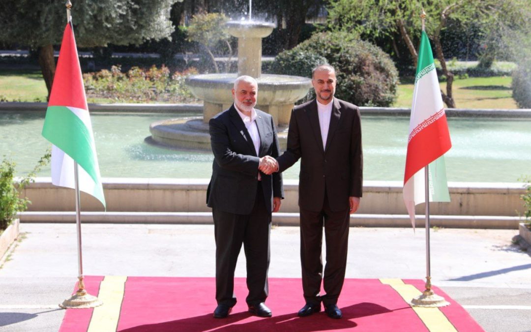 هنية يصل إلى طهران للمشاركة في تشييع الرئيس الإيراني