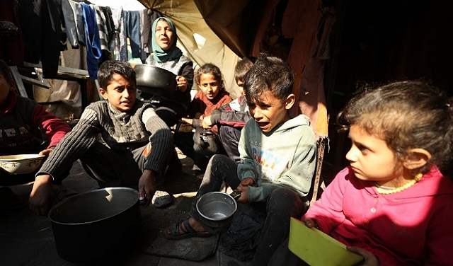 مسؤول أممي: المجاعة في غزة سببها القيود الإسرائيلية