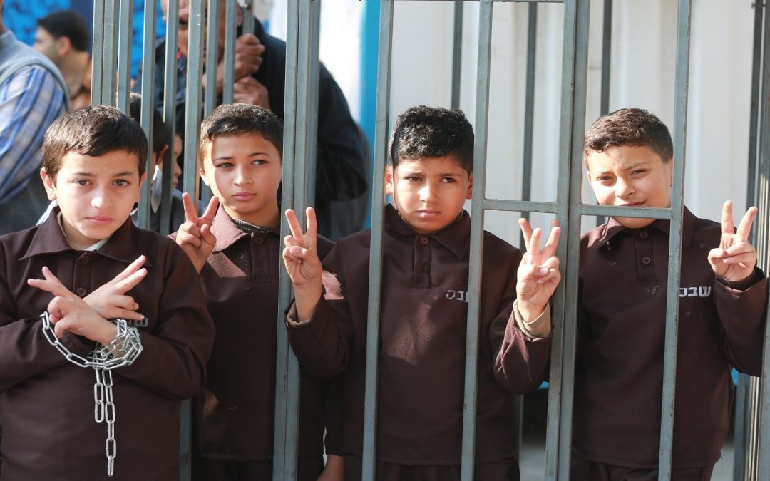 تنكيلٌ وانتقامٌ.. هيئة حقوقية تكشف ما يتعرض له 94 طفلا فلسطينيا بسجن “مجدو”