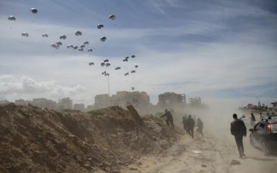 الإعلامي الحكومي يكشف عن عدد الشهداء بغزة بسبب عمليات إنزال المساعدات جوًا