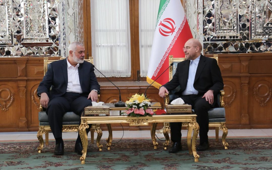 هنية ووفد حماس يلتقون رئيس البرلمان الإيراني