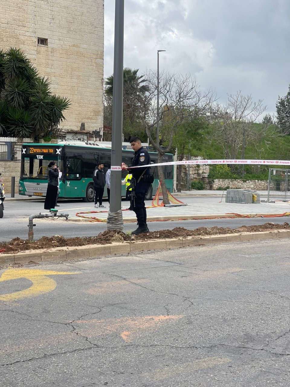 إصابة مستوطن بعملية طعن شمالي القدس المحتلة