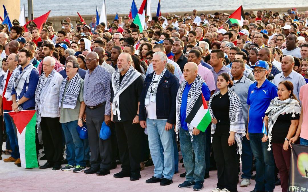 تنديدًا بجرائم الاحتلال.. رئيس كوبا يقود مظاهرة حاشدة للتضامن مع غزة