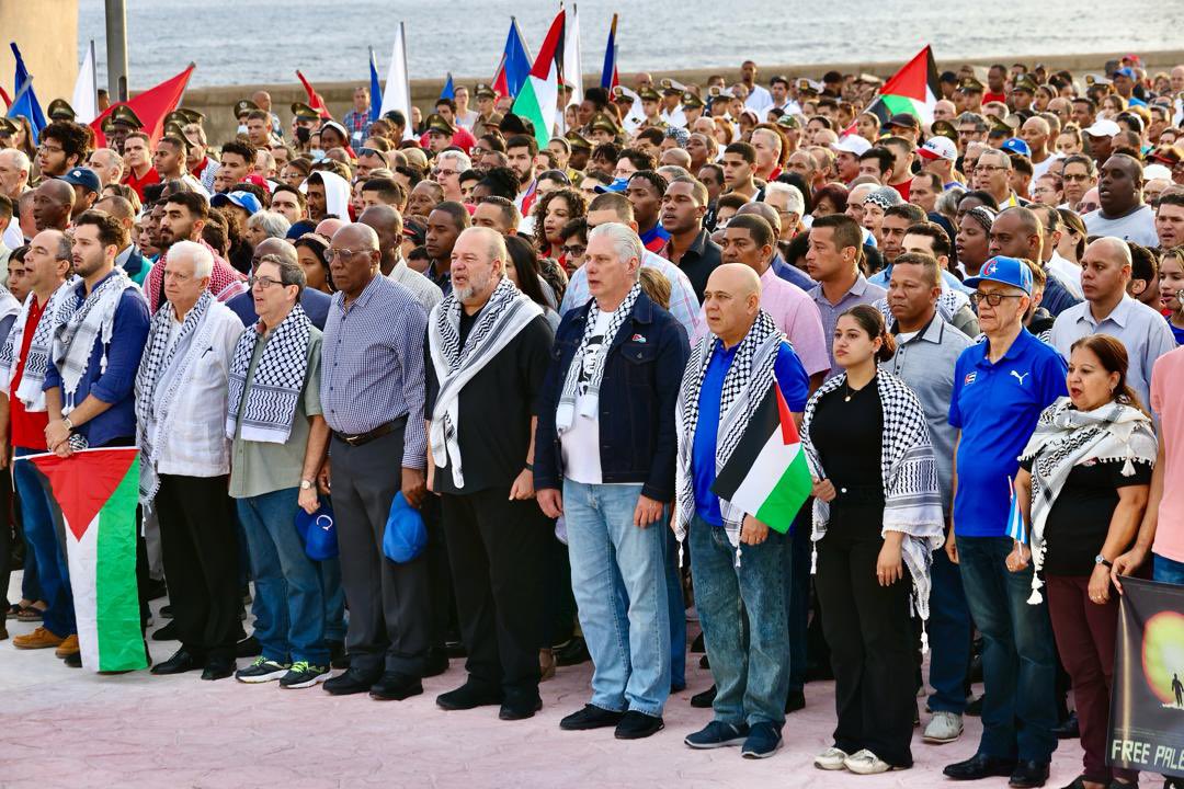 تنديدًا بجرائم الاحتلال.. رئيس كوبا يقود مظاهرة حاشدة للتضامن مع غزة