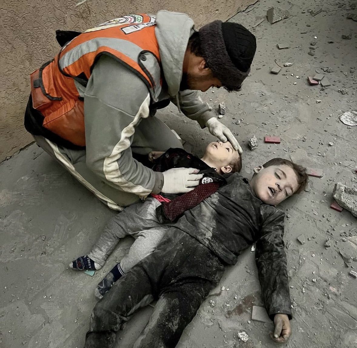 رغم قرارات “العدل الدولية” ومجلس الأمن.. أطفال غزة يقضون بالجوع والقصف