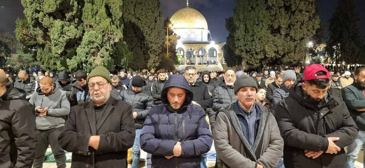 40 ألفا يؤدون صلاتي العشاء والتراويح في المسجد الأقصى 40 ألفا يؤدون صلاتي العشاء والتراويح في المسجد الأقصى