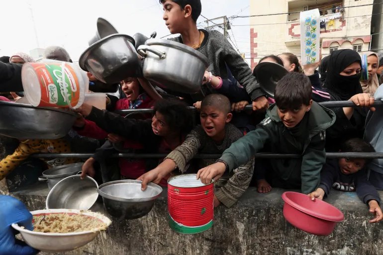 “الإعلامي الحكومي”: جهود إغاثة قطاع غزة دون الحد الأدنى وعلى العالم إنقاذ الجوعى من الموت