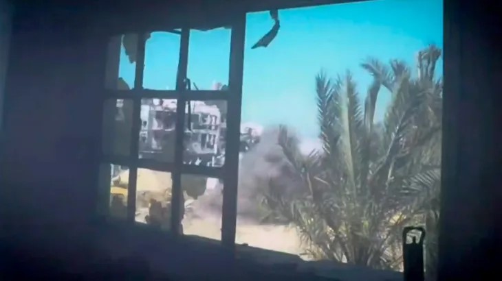 القسام يستهدف آليات للاحتلال بمحاور التوغل في غزة (شاهد)