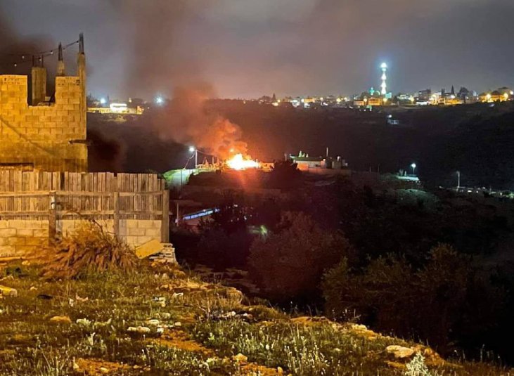 هجمات للمستوطنين في الضفة وإحراق سيارات للمواطنين