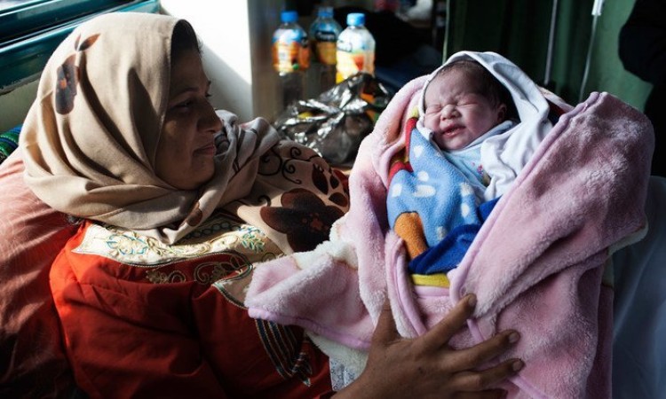 ظروف الحمل والولادة في غزة.. “أسوأ من كل كوابيسنا”