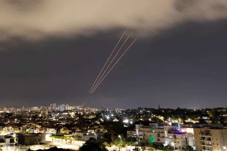 الإعلام العبري يكشف خسائر إسرائيل بعد اعتراض الصواريخ والمسيّرات الإيرانية