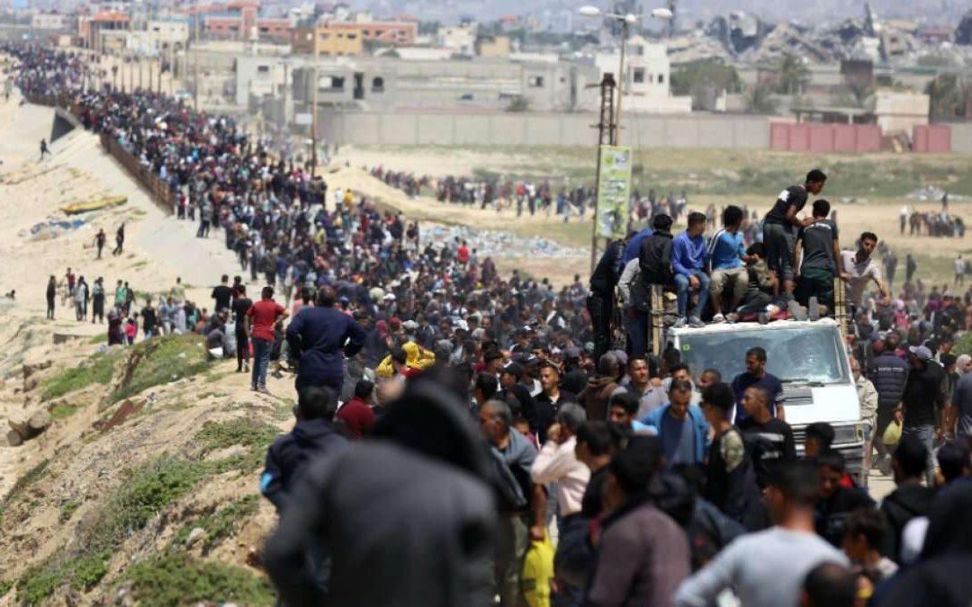 “الأورومتوسطي”: “إسرائيل” تمنع عودة المُهجرين بغزة إلى بيوتهم بالقتل والتهديد