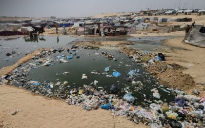تسرب مياه الصرف الصحي ينذر بانتشار الأوبئة في غزة.. والاحتلال دمّر معظم الآبار في شمالها