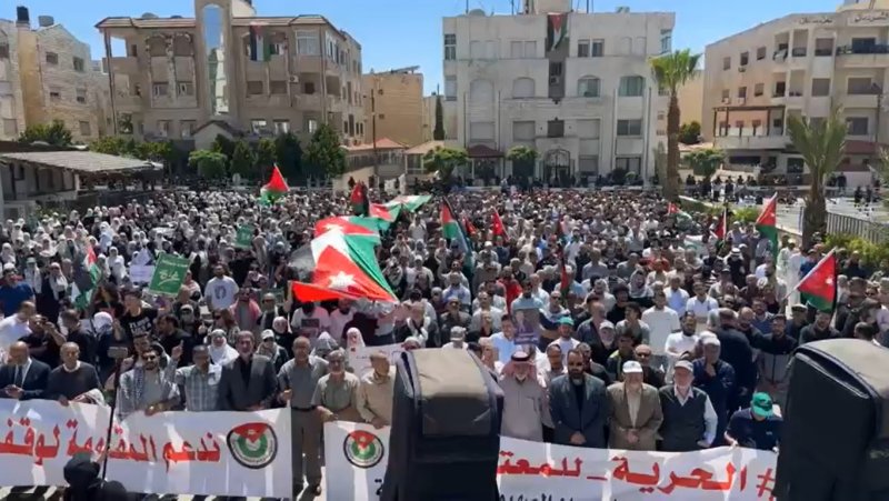 مسيرة حاشدة في محيط سفارة الاحتلال في عمان دعماً للمقاومة ورفضاً للتهجير