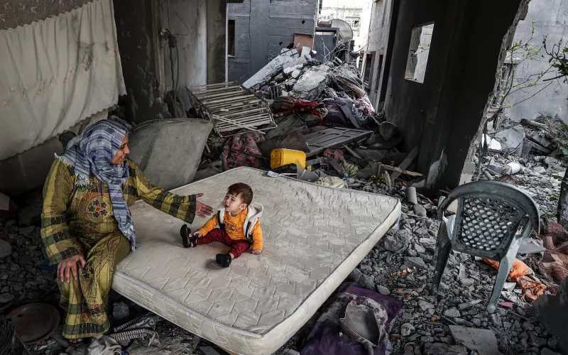 في غزة.. صمود يواجه التدمير وذكريات تقاوم النسيان