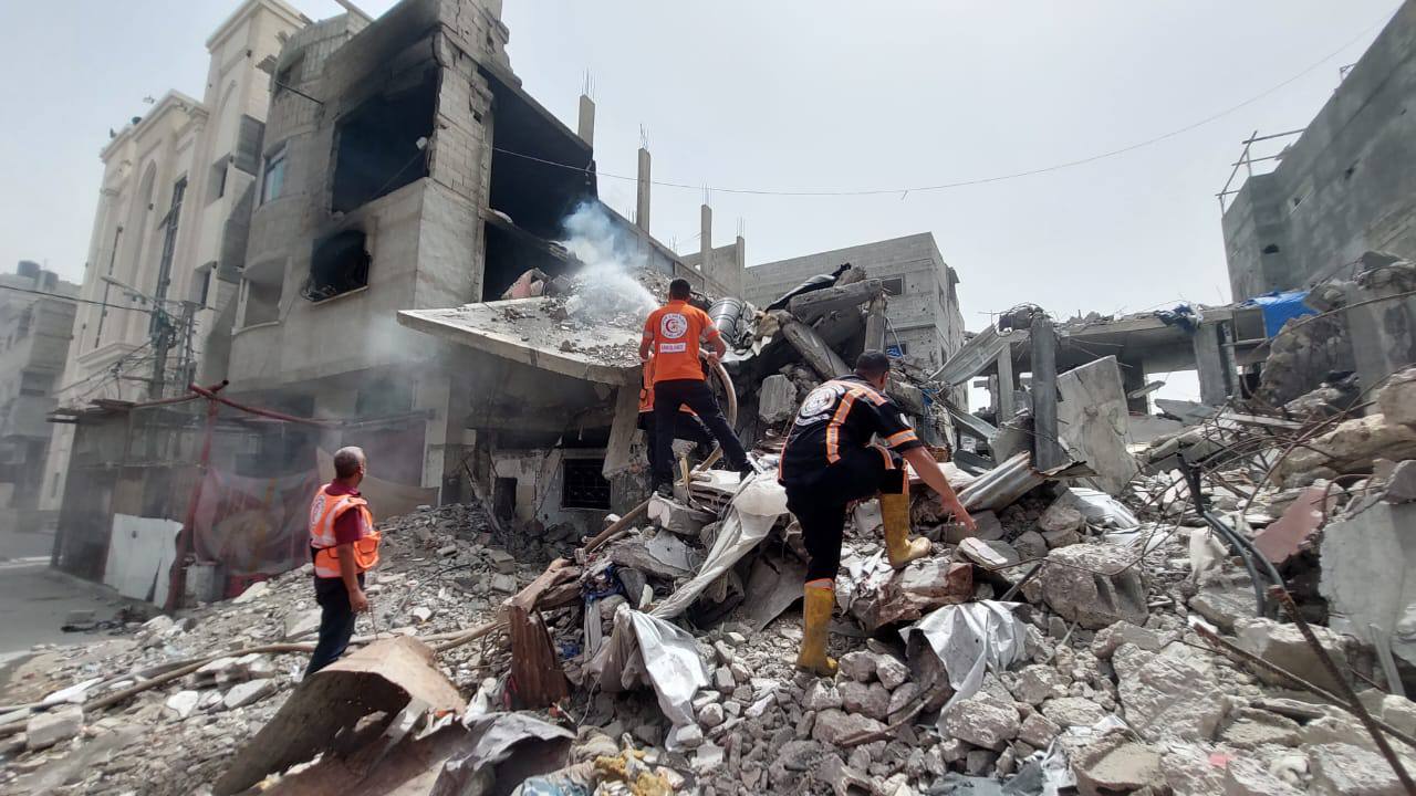  دفاع مدني غزة: ارتقى 70 شهيدًا من طواقمنا منذ بداية العدوان