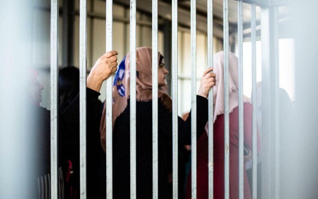 هيئات الأسرى تحذر من استمرار استهداف المعتقلين المفرج عنهم والتنكيل بالمعتقلات