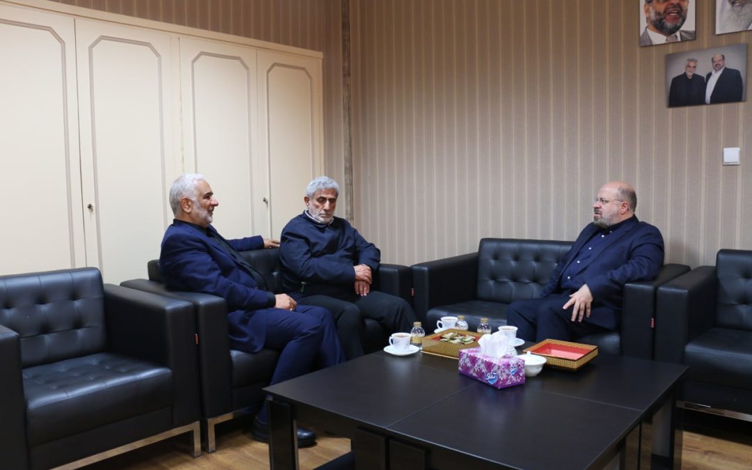 قائد قوات القدس الإيراني يزور مكتب حماس في طهران