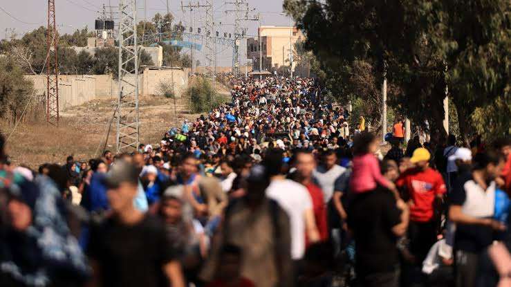 الأورومتوسطي يطالب بتأمين عودة مئات آلاف المهجرين قسرا من غزة وشمالها