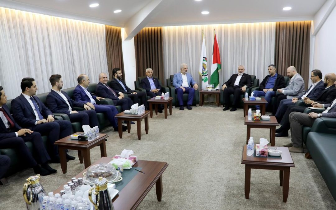 هنية يستقبل وفدا من حزب العدالة والتنمية في إسطنبول