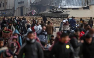 الإعلام الحكومي يحذر من اتصالات مريبة من الاحتلال على المواطنين بغزة