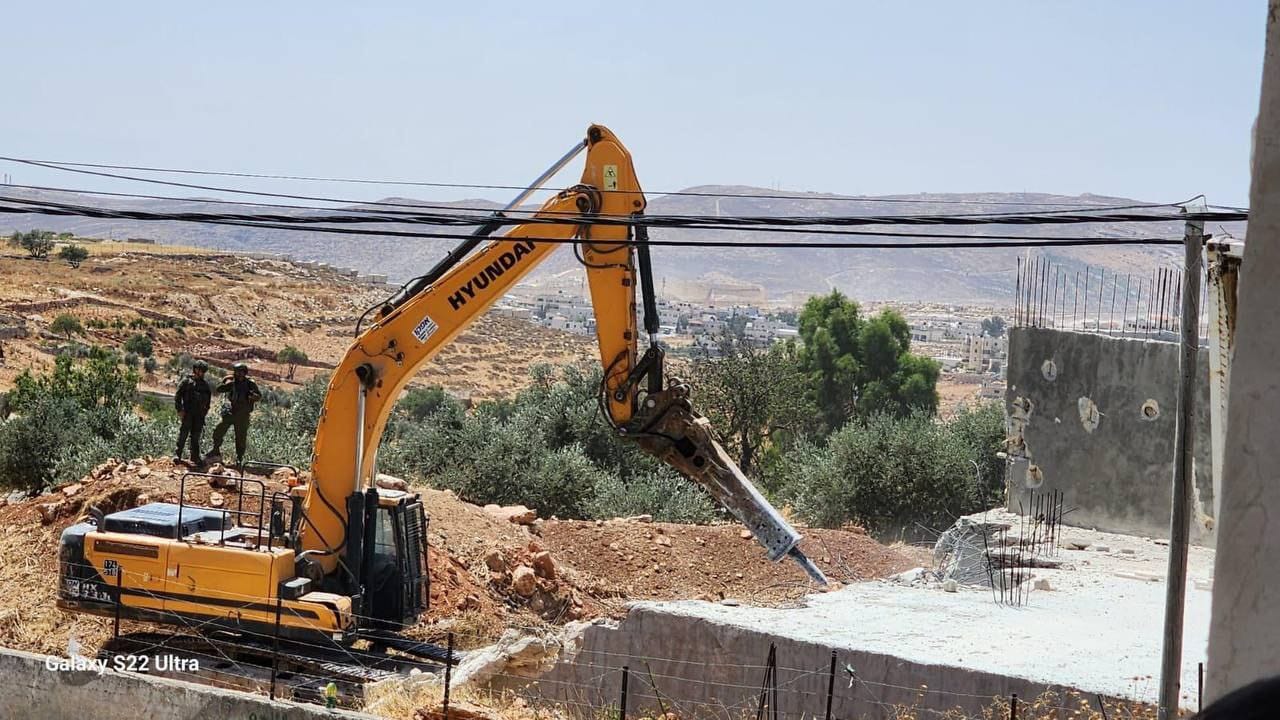 الاحتلال يهدم منزلين في بيت لحم والخليل الاحتلال يهدم منزلين في بيت لحم والخليل