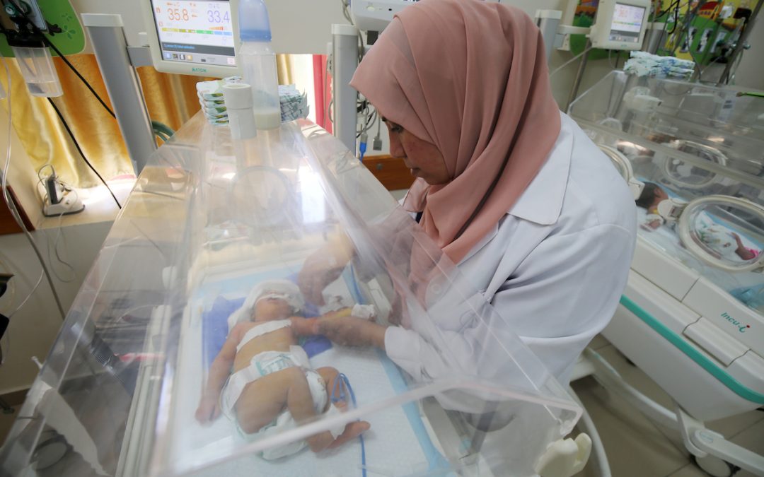 تحذر حكومي: أكثر من 3500 طفل بغزة معرضون لخطر الموت نتيجة سياسات التجويع