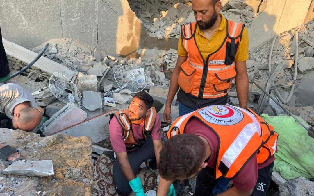 3 شهداء من كوادر الدفاع المدني بقصف إسرائيلي على غزة