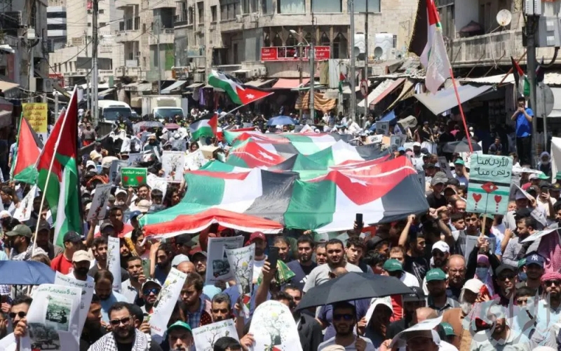 مسيرة شعبية وسط عمان نصرة لغزة تحت شعار “من النكسة إلى الانتصار”