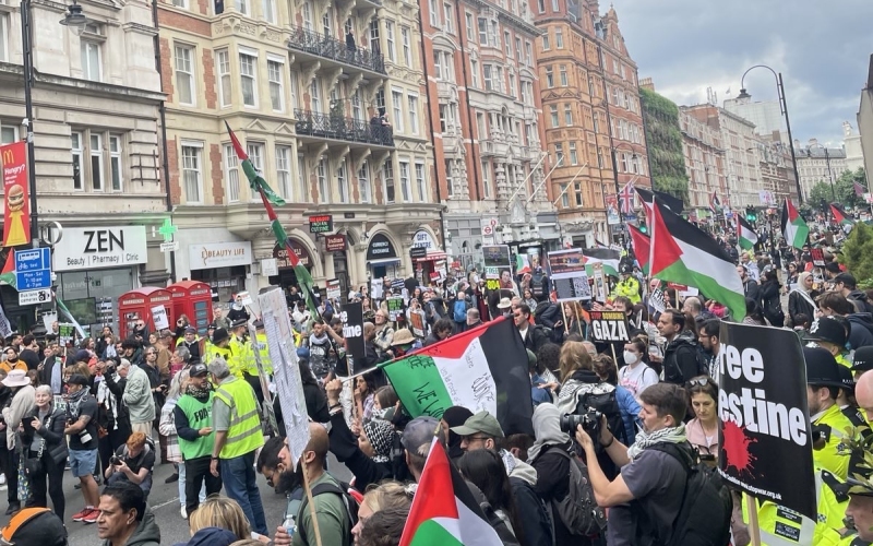 مئات الآلاف يتظاهرون في لندن للمطالبة بوقف العدوان الإسرائيلي على غزة