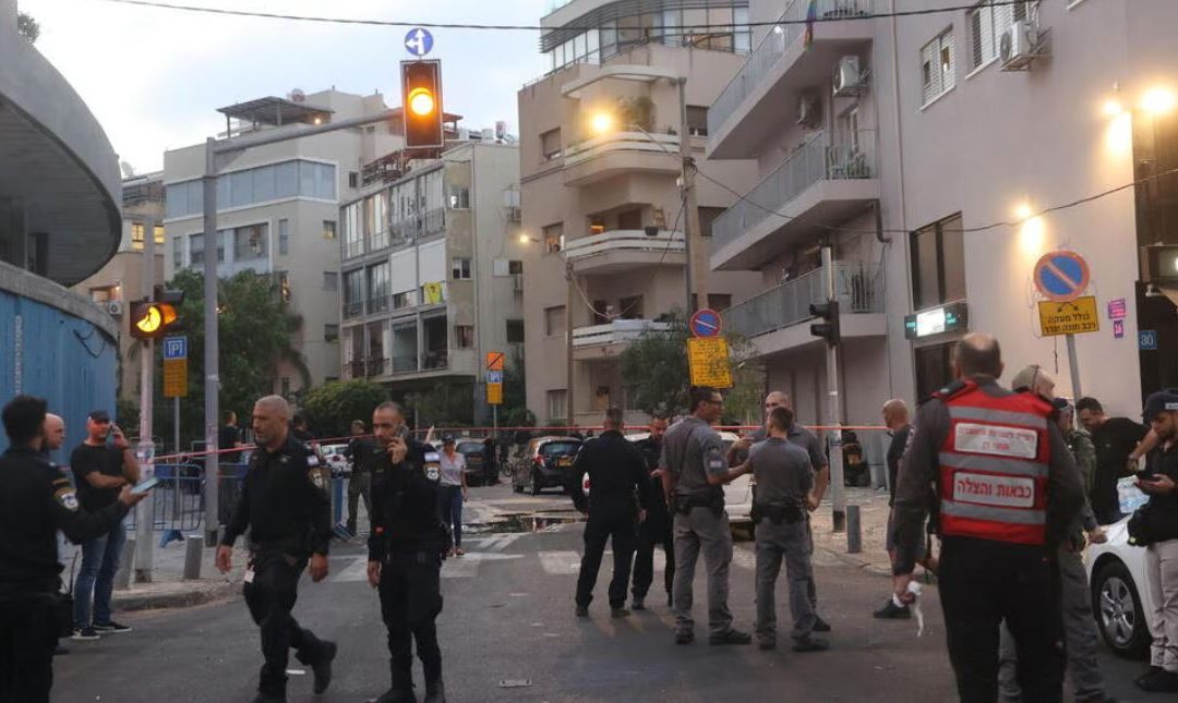 قتيل إسرائيلي و7 جرحى بهجوم طائرة مسيّرة على تل أبيب