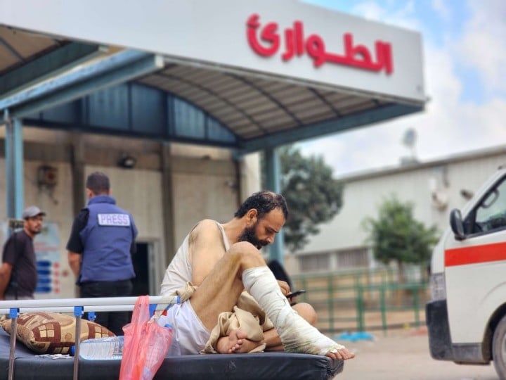 الإعلام الحكومي: إخلاء الاحتلال المستشفى الأوروبي كارثة تعمق الأزمة الصحية بغزة