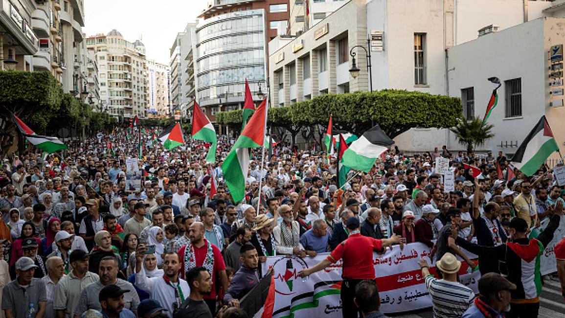 تحت شعار الكوفية الفلسطينية رمز القضية.. آلاف المغاربة يتضامنون مع غزة