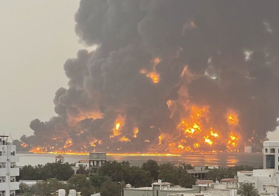 شهداء وجرحى وحرائق كبيرة بعدوان إسرائيلي على اليمن