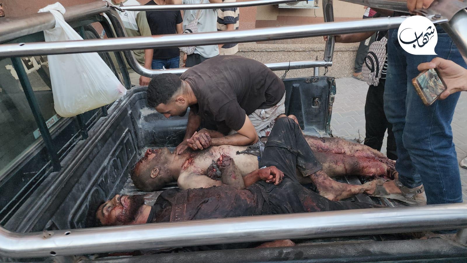 عشرات الشهداء والجرحى بمجزرة صهيونية جديدة شرقي خان يونس عشرات الشهداء والجرحى بمجزرة صهيونية جديدة شرقي خان يونس