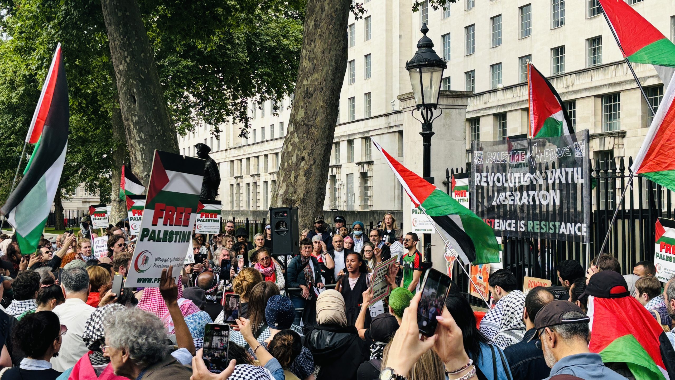 اعتصام في لندن يطالب ستارمر بوقف تصدير السلاح إلى إسرائيل