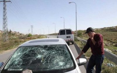 مستوطنو “يتسهار” يهاجمون مركبات فلسطينية في نابلس