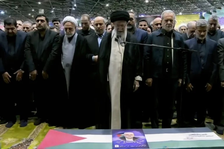 وسط حضور رسمي وشعبي .. بدء تشييع القائد إسماعيل هنية في طهران