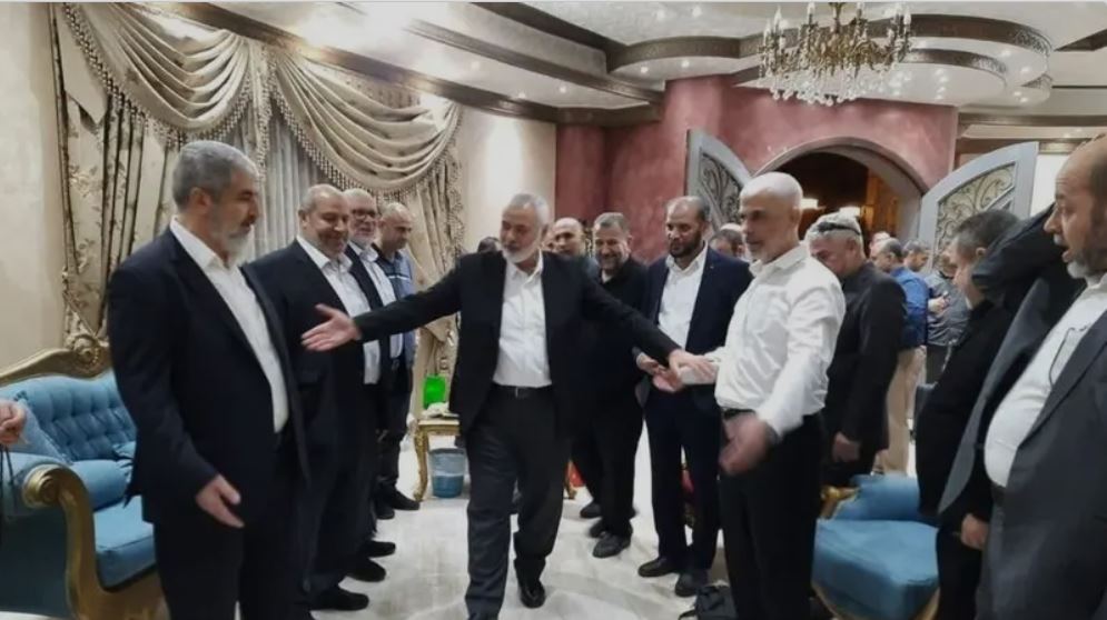 قيادة حماس تجري مشاورات واسعة لاختيار رئيس جديد للحركة
