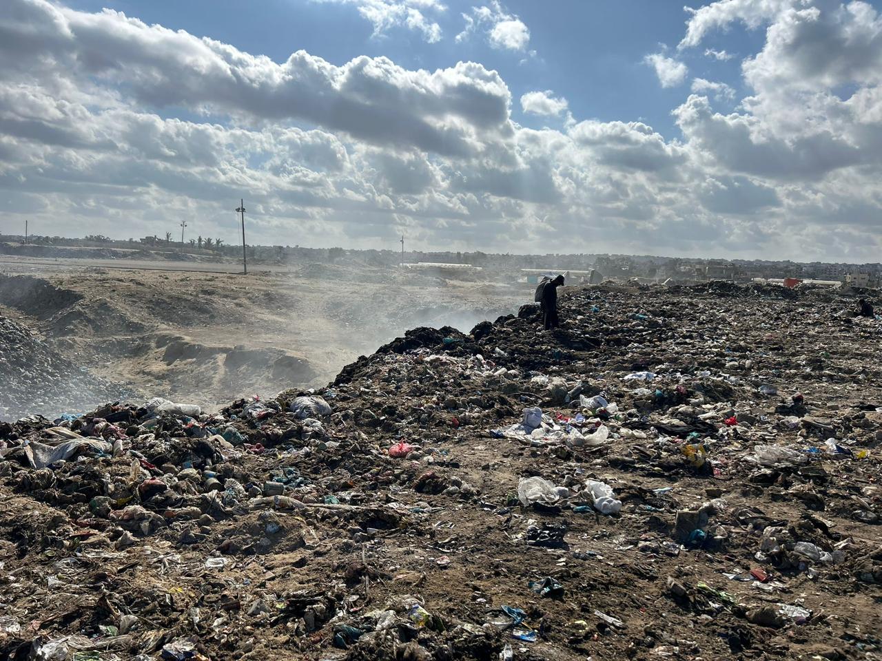 الأونروا: النفايات موجودة في كل مكان بقطاع غزة