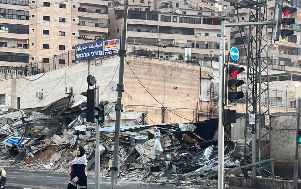 الاحتلال يهدم 7 منشآت تجارية بمخيم شعفاط شمالي القدس الاحتلال يهدم 7 منشآت تجارية بمخيم شعفاط شمالي القدس