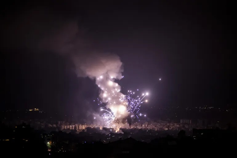 مقتل جندي إسرائيلي في معارك مع حزب الله وقصف عنيف على الضاحية