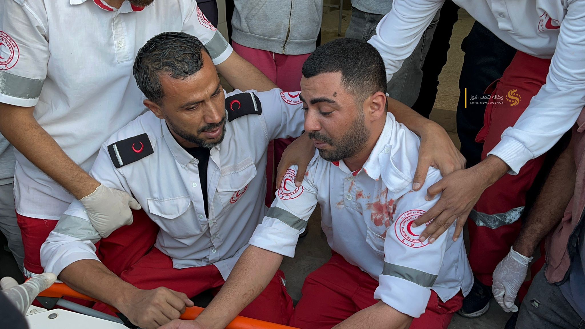 قصة تقطع نياط القلوب.. المسعف البرديني يفجع بوالدته الشهيدة قصة تقطع نياط القلوب.. المسعف البرديني يفجع بوالدته الشهيدة
